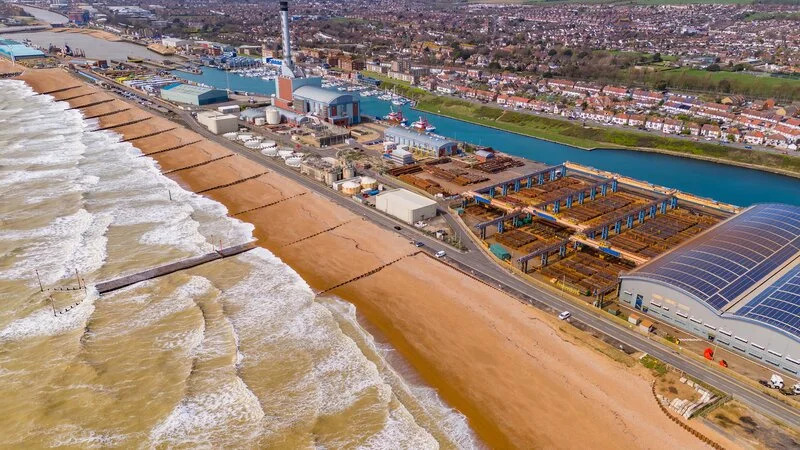 Shoreham Port, kadın çalışanları destekleyen Diversity & Inclusion Strategy projesiyle 2025 ESPO Ödülü’nü kazandı; yönetimde kadın oranı %50–55’e çıktı ve çeşitlilik odaklı dönüşüm limanın gelirini %52 artırdı.