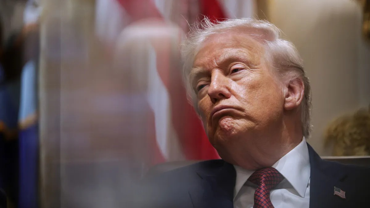 Trump yönetiminin 1944 ABD–Meksika Su Anlaşması kapsamındaki yükümlülüklerin yerine getirilmemesi gerekçesiyle Meksika menşeli ürünlere %5 ek tarife tehdidi, mevcut USMCA tarifeleriyle etkileşim ve Kuzey Amerika ticaretine olası etkilerin detaylı özeti