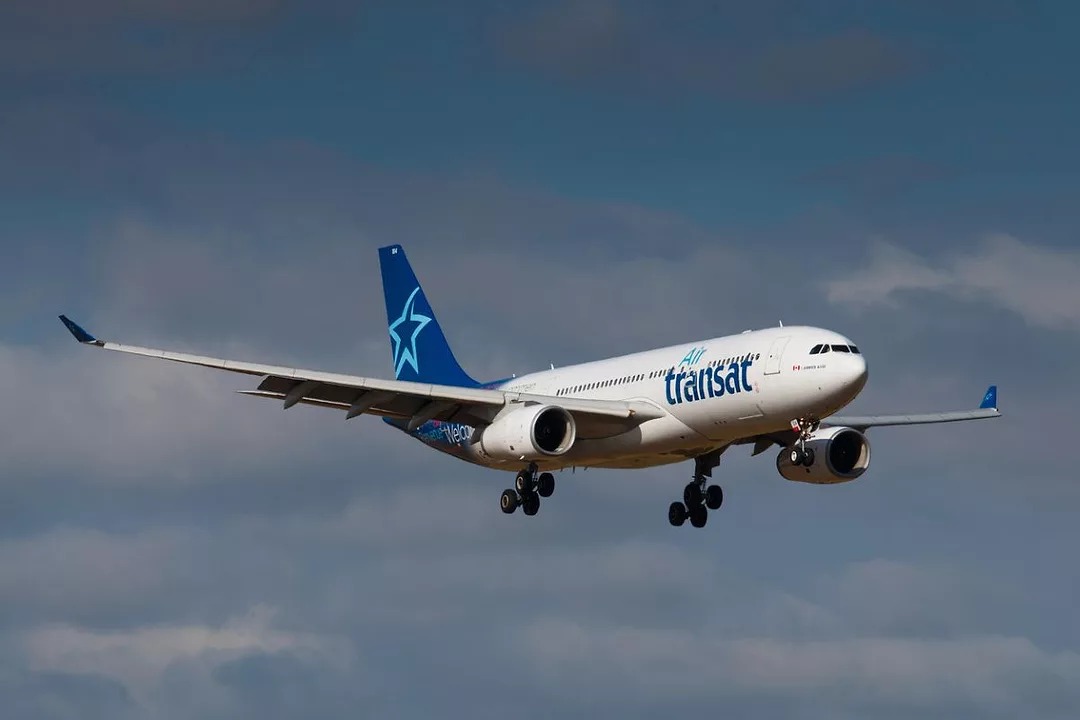 Air Transat pilotlarının 72 saatlik grev bildirimi sonrası havayolunun kademeli uçuş askıya alma kararı, sendika–yönetim gerilimi, operasyonel riskler ve Kanada havacılık sektörü üzerindeki etkilerin detaylı özeti