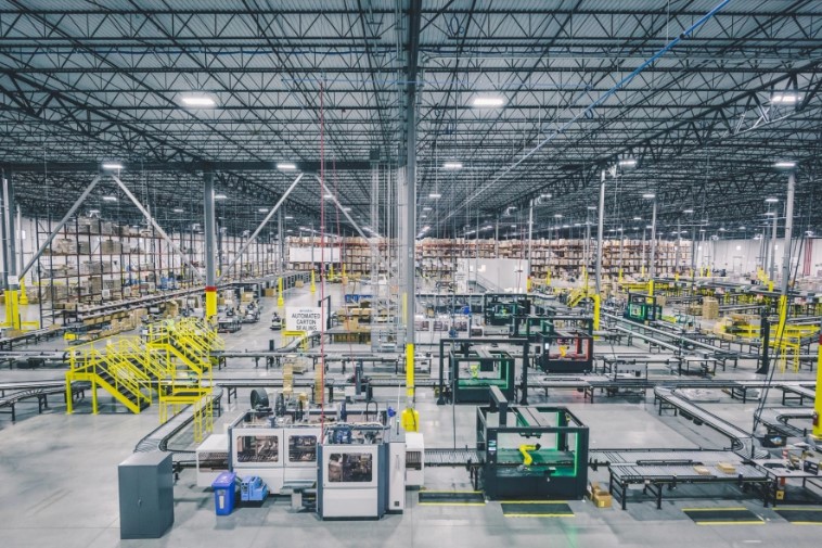 Geleceğin Depoları: AI ve Robotikle Yönetilen Otonom Depolar