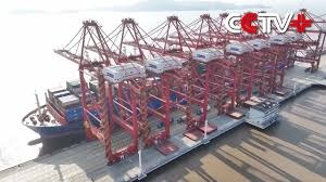 Çin’in ulusal “on-time, cost-reduction” deniz taşımacılığı programı kapsamında Ningbo-Zhoushan ile Ho Chi Minh City arasında açtığı ilk ASEAN konteyner hattının zamanlama, maliyet ve emisyon etkilerini ortaya koyan detaylı haber özeti