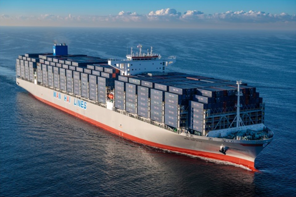 Wan Hai Lines’ın 49.300 adet yeni konteyneri toplam 118.1 milyon USD yatırımla sipariş etmesi, konteyner üreticileri CIMC ve Dong Fang’ın payları, birim fiyat analizi ve küresel kapasite stratejisine dair detaylı özet