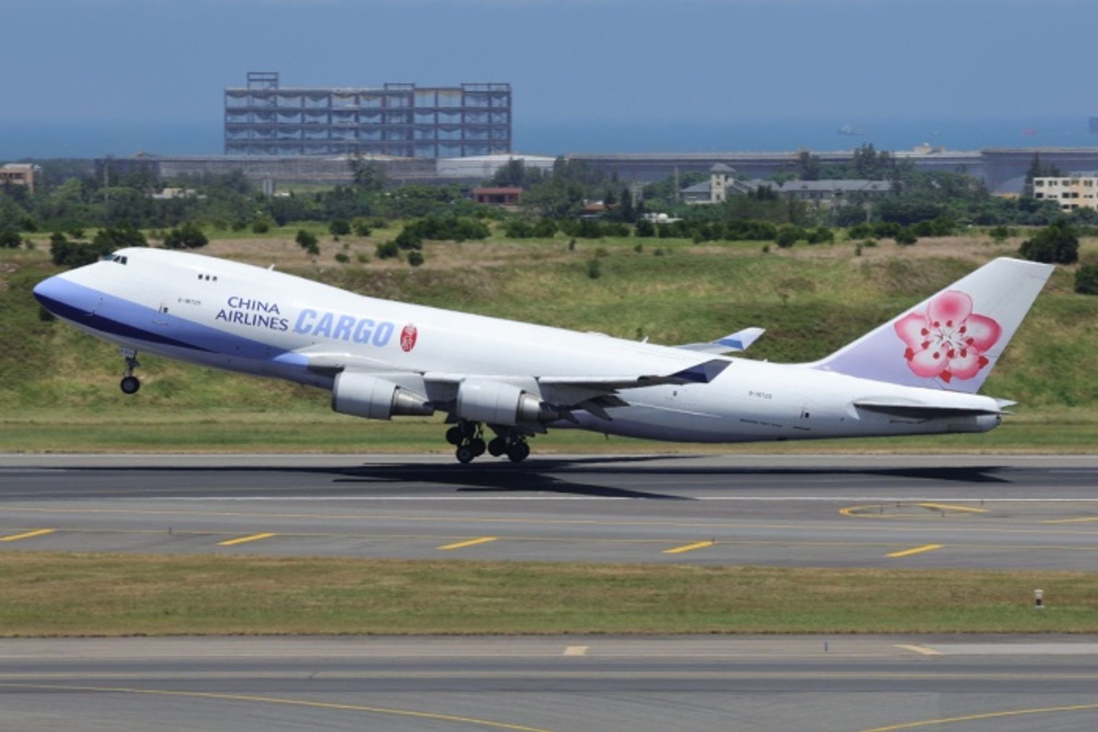 ABD’nin de minimis exemption uygulamasını kaldırmasının ardından trans-Pasifik hava kargo akışlarının Çin’den Taiwan ve Vietnam kaynaklı ithalata yönelmesini ve bunun ürün bazlı etkilerini ele alan detaylı sektör özeti