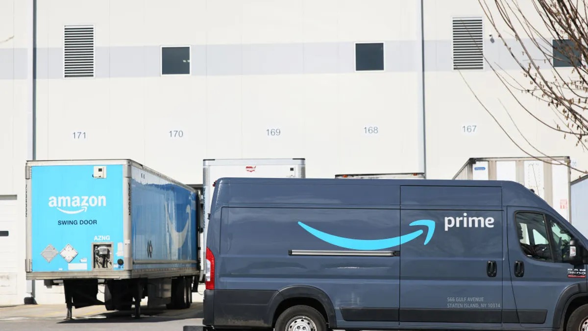 Amazon, stok yerleşimini optimize ederek Prime teslimat hızlarını 2025’te yeniden rekor seviyeye taşımaya hazırlanıyor. ABD inbound lead time’ı yaklaşık 4 gün kısalırken, daha kısa mesafe, daha az dokunuş ve daha hızlı fulfillment hedefleniyor.