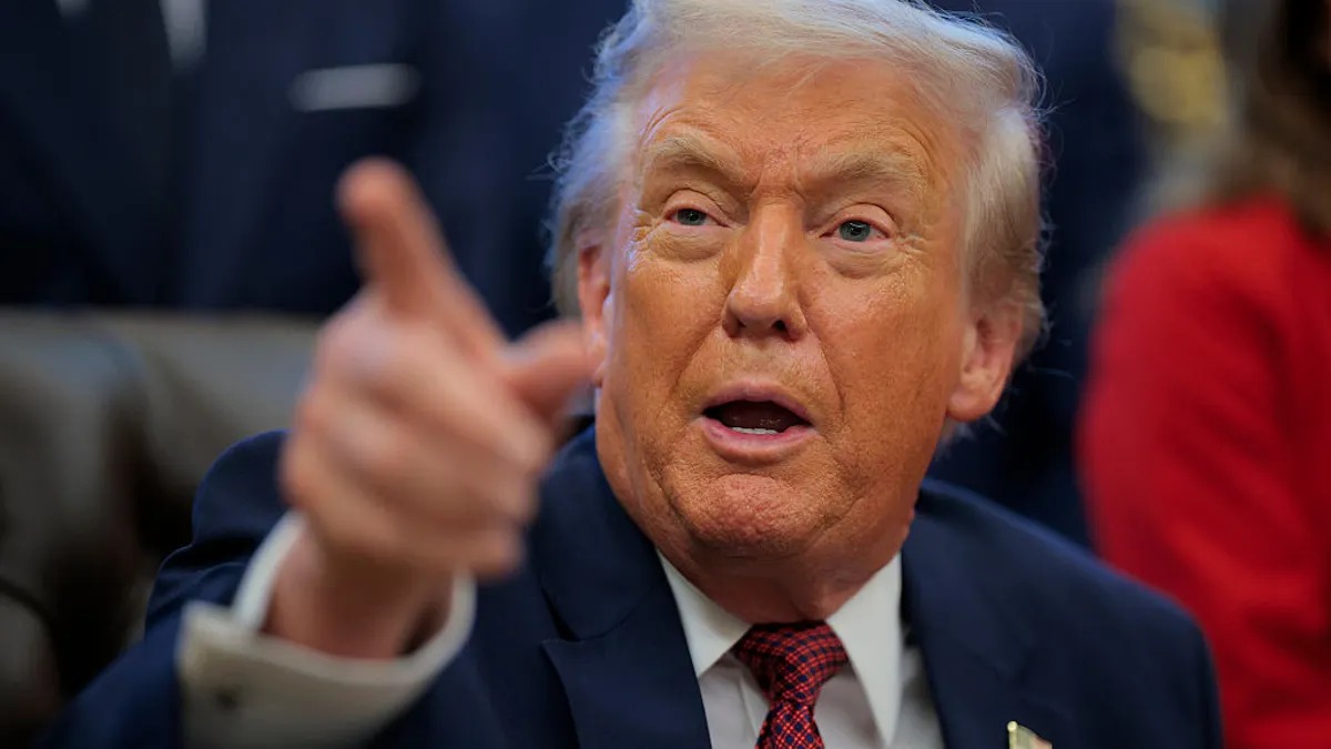 Trump yönetiminin artan market fiyatları karşısında gıda tedarik zincirlerinde fiyat sabitleme ve rekabet ihlali iddialarını incelemek üzere DOJ ve FTC’ye yetki vermesi, özellikle yabancı sermayeli şirketlere odaklanan soruşturmanın kapsamı ve sektörel yansımalarının detaylı özeti