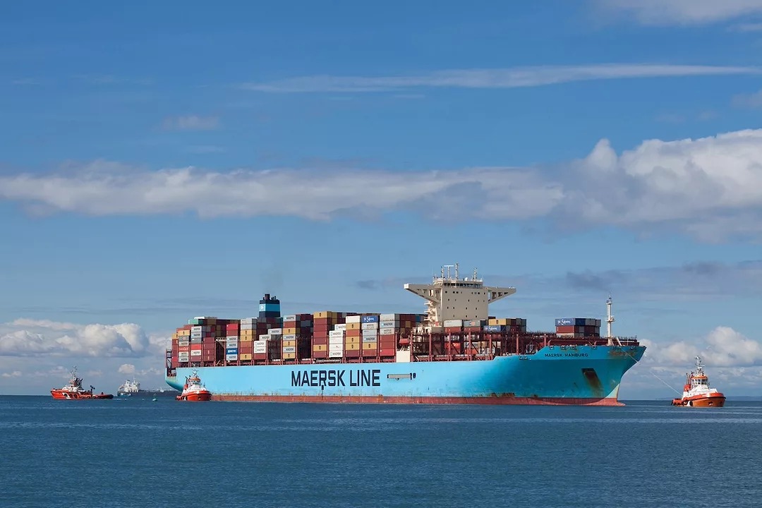 A.P. Moller–Maersk’in yeni CFO olarak Robert Erni’yi ataması, lojistik geçmişinin şirketin kara lojistiği büyüme stratejisine etkisi, olası M&A sinyalleri ve yönetim kadrosundaki değişikliklerin detaylı özeti