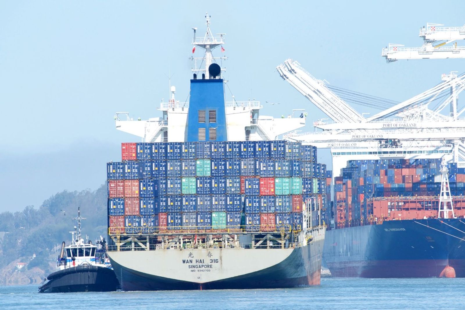 Wan Hai Lines’ın yaklaşık 500 milyon dolar tutarındaki dual-fuel LNG-powered konteyner gemi yatırımıyla filo yapısını güçlendirmesini ve trans-Pasifik stratejisine etkilerini ele alan detaylı sektör özeti