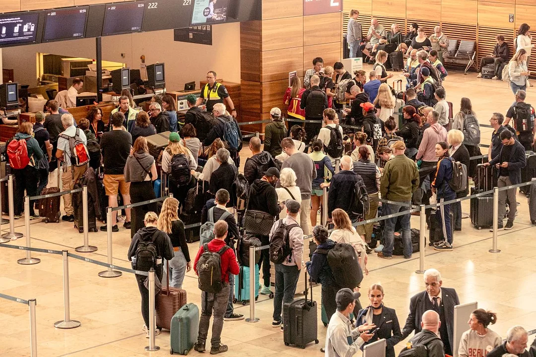 Avrupa Havaalanlarına Yapılan Siber Saldırı Soruşturmasında İngiltere’de Gözaltı