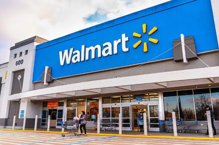 Walmart, Avery Dennison ile iş birliği yaparak et, fırın ve şarküteri ürünlerinde RFID teknolojisini devreye alıyor. Sistem, dijital son kullanma tarihleri sayesinde taze gıda envanterini izleyerek gıda israfını azaltmayı ve müşterilere daha taze ürün sunmayı hedefliyor.
