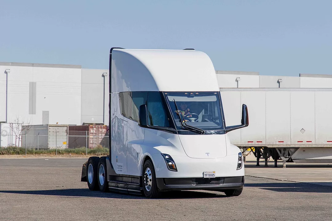 Thyssenkrupp Tesla Elektrikli Tırlarını Test Ediyor