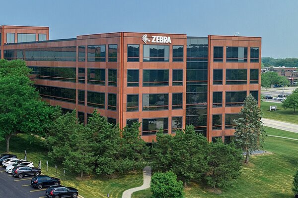 Zebra Technologies, Fetch Robotics satın alımıyla girdiği depo içi mobil robot pazarından çıkmayı planlarken, odağını RFID, mobil bilişim, makine görüşü, yapay zeka ve yazılım tabanlı büyüme alanlarına kaydırıyor.