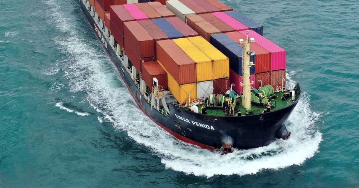 Rusya’nın 25 Kasım 2025’te yürürlüğe giren yeni FSB liman giriş kurallarının gemi sahipleri için 48–53 saate varan gecikmelere, maliyet artışlarına ve operasyonel belirsizliğe yol açabileceğine dair American Club uyarısının detaylı özeti