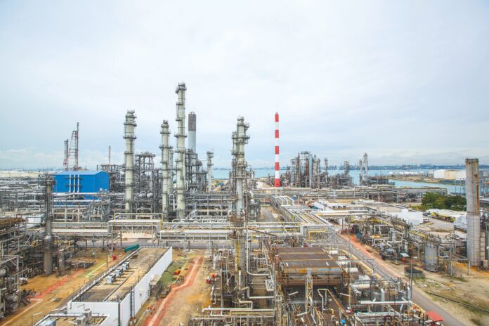 Singapur'daki Shell Rafinerisi İki Ay İçinde İkinci Petrol Sızıntısını Yaşadı