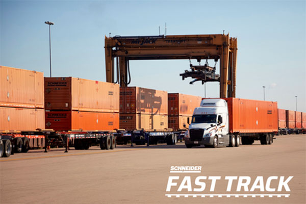 Schneider National, Fast Track hizmetiyle ABD–Meksika hatlarında 2 güne kadar daha hızlı transit, %95+ zamanında teslimat ve 99.99% hırsızlıksız operasyon sunarak intermodal taşımacılığı kamyon seviyesinde hız ve güvenilirliğe taşıyor.