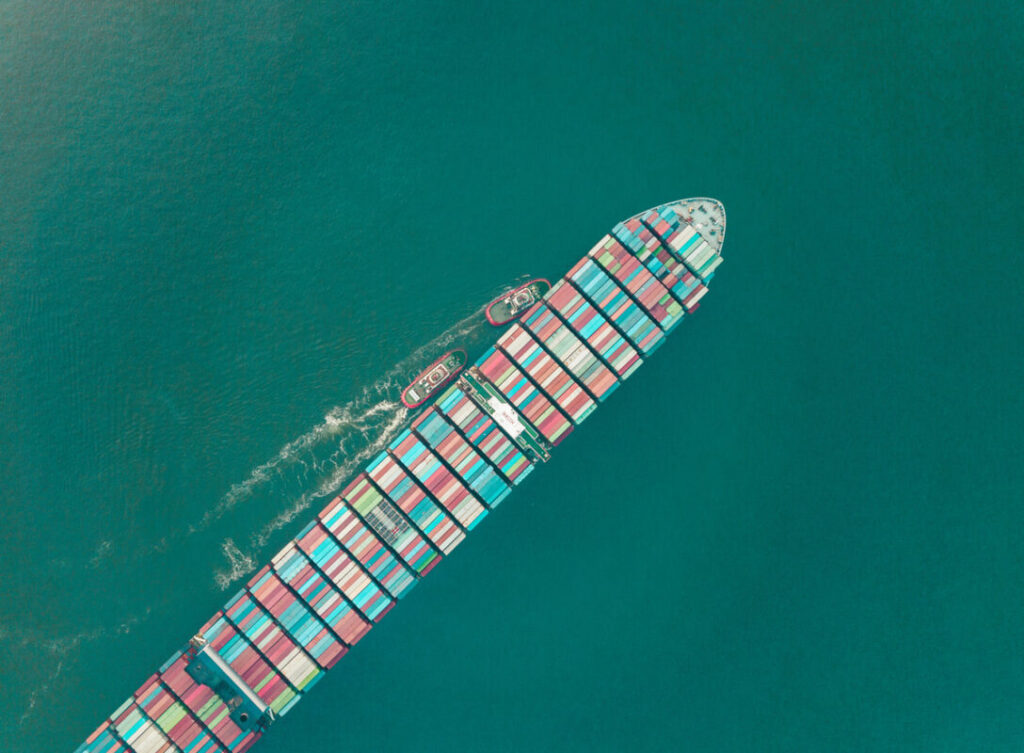 Ningbo-Zhoushan (Çin) ve HAROPA (Fransa) limanları arasında başlatılan yeşil denizcilik koridoru, Uluslararası Yeşil Denizcilik Koridoru İş Birliği Girişimi kapsamında deniz taşımacılığının karbonsuzlaşmasını hızlandırmayı hedefliyor. Projede Bureau Veritas, MSC, CMA CGM, Zhejiang Seaport Group ve China Waterborne Transport Research Institute yer alıyor.