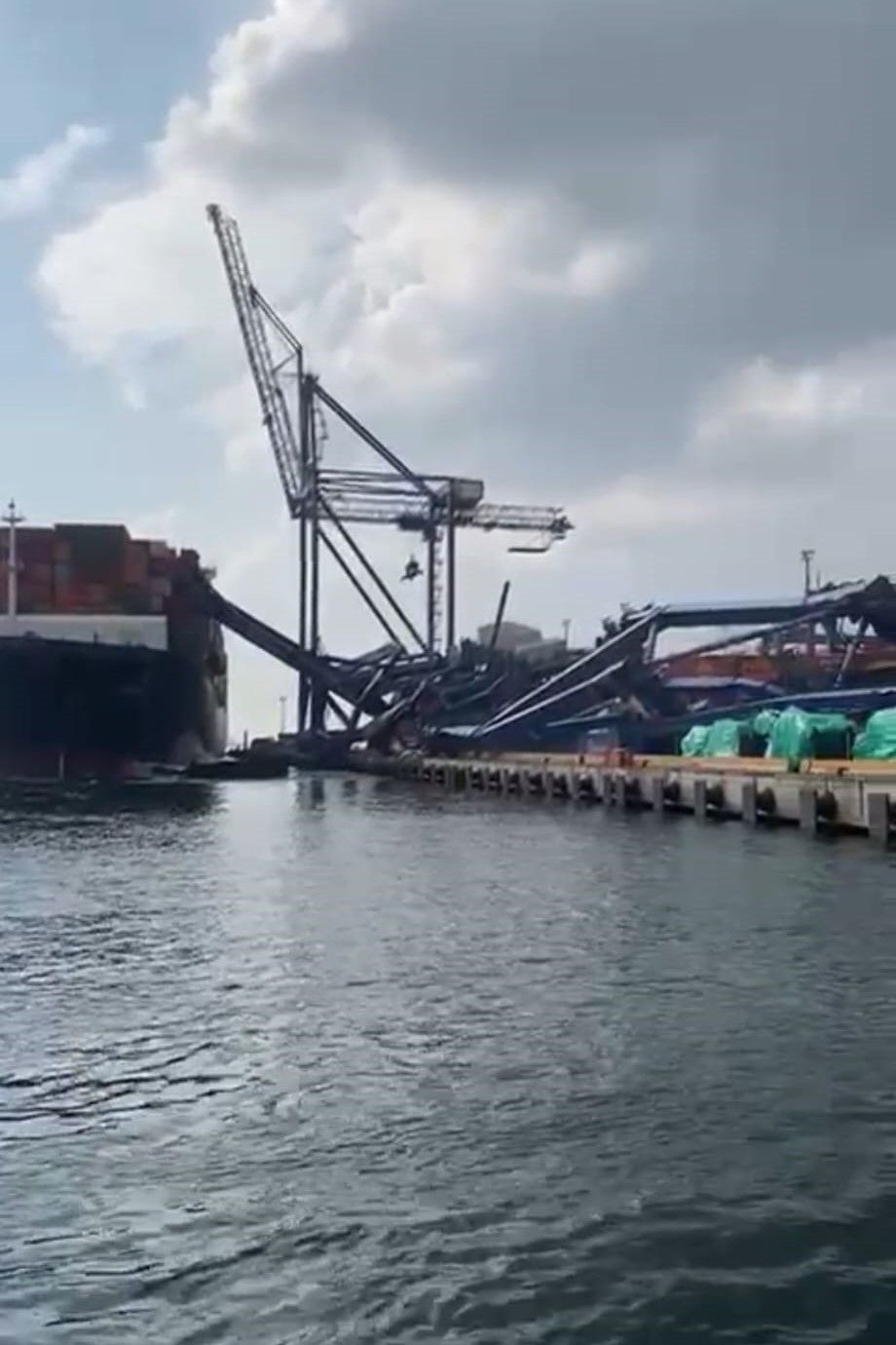 Evyapport Limanı'nda Vinçleri Deviren Gemi Kazası