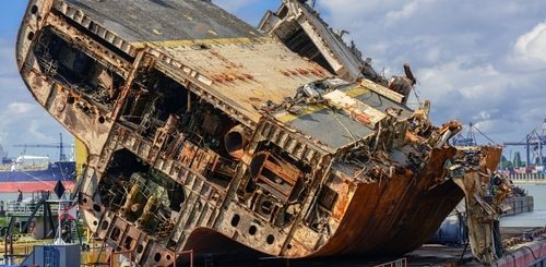 GMS Week 47 güncellemesinde küresel gemi geri dönüşüm piyasalarının zayıf çelik fiyatları, döviz oynaklığı, yaptırım baskısı ve düşük tonaj akışları nedeniyle zorlandığını anlatan kapsamlı haber özeti