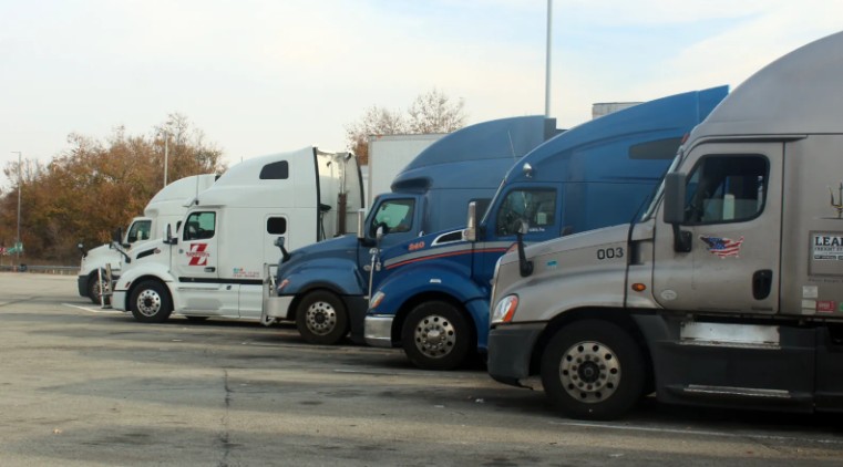 ABD Bankası’ndan Nakliye Sevkiyatlarında %21 Düşüş: Zorlu Taşıma Pazarı Sinyalleri