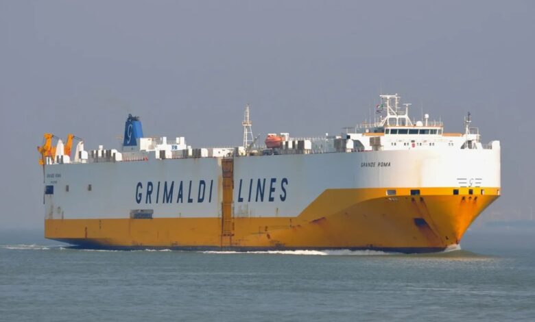 Grimaldi Euromed filosuna ait Grande Roma adlı otomobil gemisinde, İngiliz Kanalı çıkışında makine dairesinde yangın çıktı. Mürettebatın hızlı müdahalesi sayesinde yaralanma ve çevre kirliliği yaşanmazken, gemi Abeille Liberté römorkörü eşliğinde Le Havre Limanı’na çekiliyor.