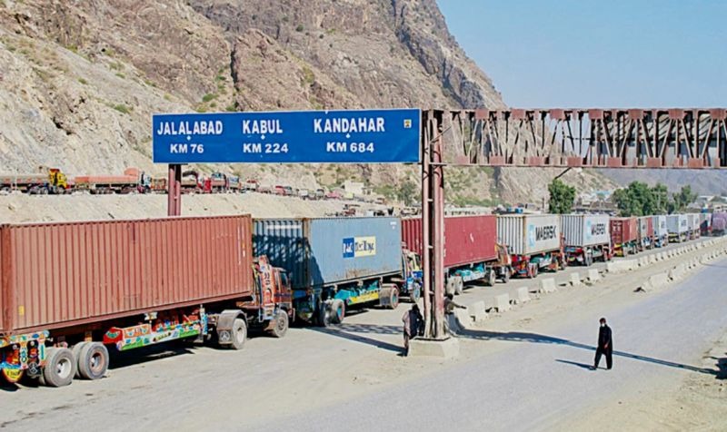 Afganistan Maliye Bakanlığı’nın DP World ile Hairatan ve Torkham sınır limanlarının modernizasyonu için imzaladığı yatırım çerçevesi, Orta Asya–Güney Asya lojistik koridorlarına etkisi ve bağlayıcı sözleşmelere giden sürecin detaylı özeti