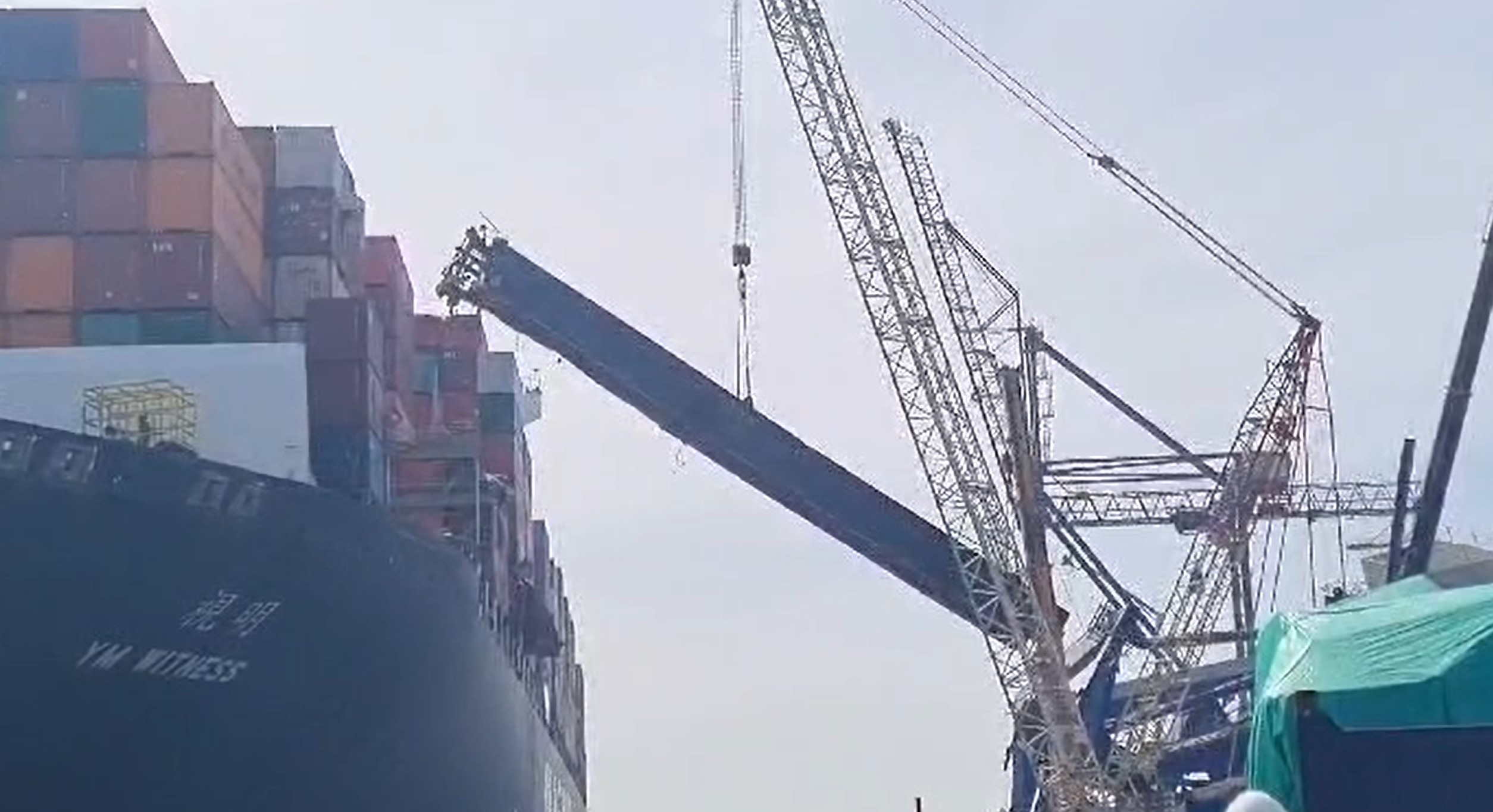 Evyap Limanı'ndaki Kaza Sonrası YM Witness Konteyner Gemisi Ayrıldı