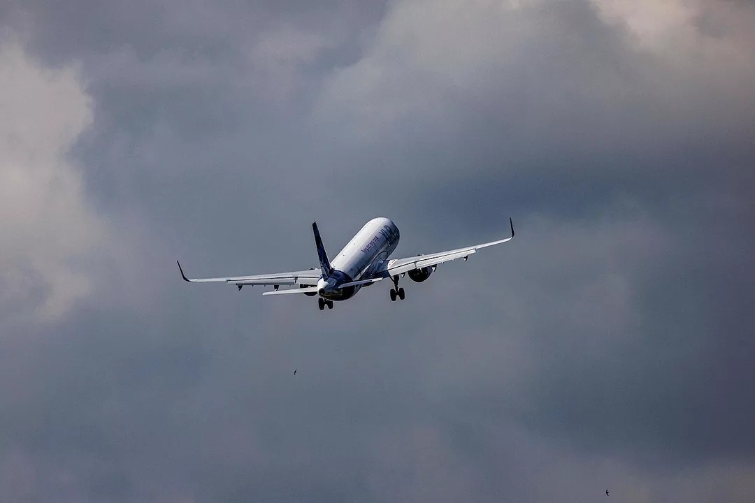 Airbus’ın A320 gövde panellerindeki kalite sorunları nedeniyle başlattığı incelemeler, teslimat hedefleri, yatırımcı etkileri ve yazılım sorunlarının ardından ortaya çıkan süreç üzerine detaylı haber özeti