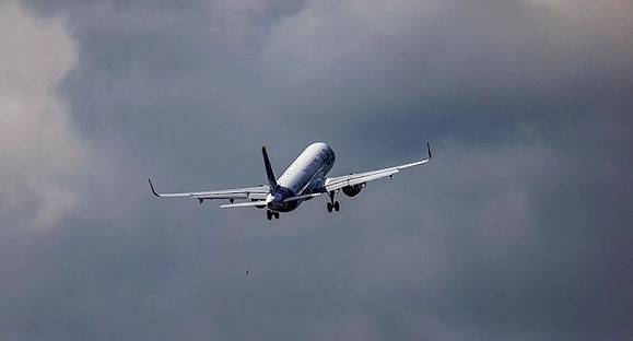 Airbus’ın A320 gövde panellerindeki kalite sorunları nedeniyle başlattığı incelemeler, teslimat hedefleri, yatırımcı etkileri ve yazılım sorunlarının ardından ortaya çıkan süreç üzerine detaylı haber özeti