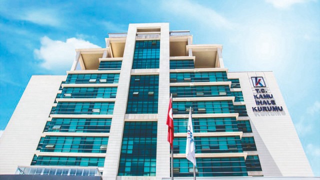 1983 ve 2002 tarihli kamu ihale mevzuatının dijital platform, sertifika sistemi ve merkezi veri kaydıyla tamamen yenileneceğini anlatan geniş kapsamlı reform özeti.