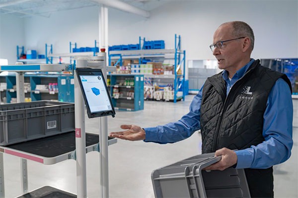 ABD’de süregelen depo iş gücü açığı karşısında AMR, AGV ve AI destekli otomasyon çözümlerinin verimlilik, güvenlik ve ölçeklenebilirlik sağlayarak e-ticaret fulfillment operasyonlarını dönüştürmesine dair kapsamlı analiz