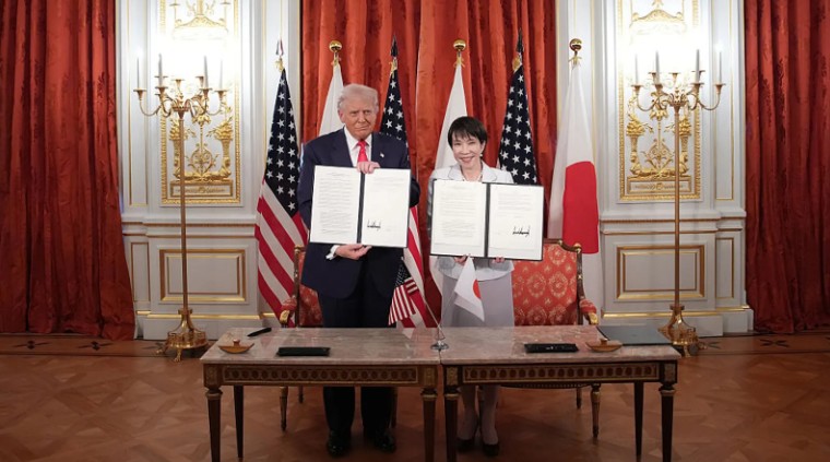 ABD Başkanı Donald Trump ve Japonya Başbakanı Sanae Takaichi, Tokyo’daki Akasaka Sarayı’nda kritik mineraller ve nadir toprak elementleri tedarikine ilişkin stratejik iş birliği çerçevesi imzaladı. Anlaşma, madencilik, cevher ayrıştırma ve işleme süreçlerinde güvenli ağlar kurmayı hedefliyor.