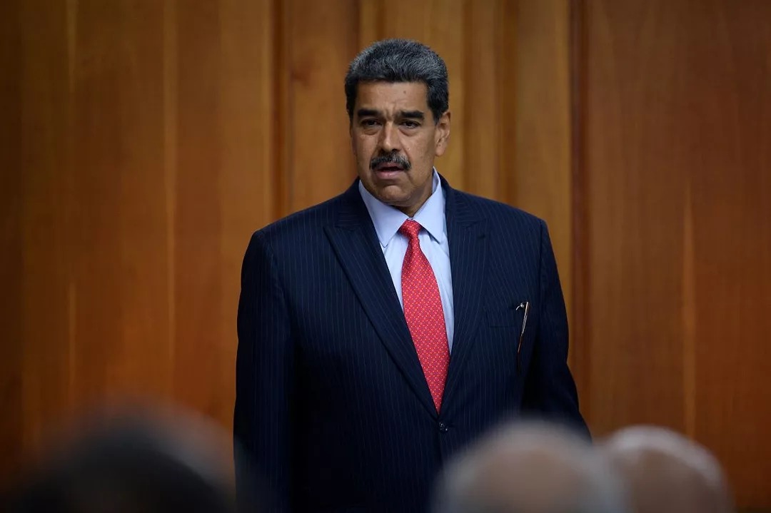 ABD’nin Venezuela açıklarında Skipper adlı VLCC petrol tankerine el koyması, yaptırımların fiili deniz müdahalesine dönüşmesi, petrol fiyatlarına etkisi ve Washington–Caracas geriliminin tırmanmasına dair detaylı haber özeti