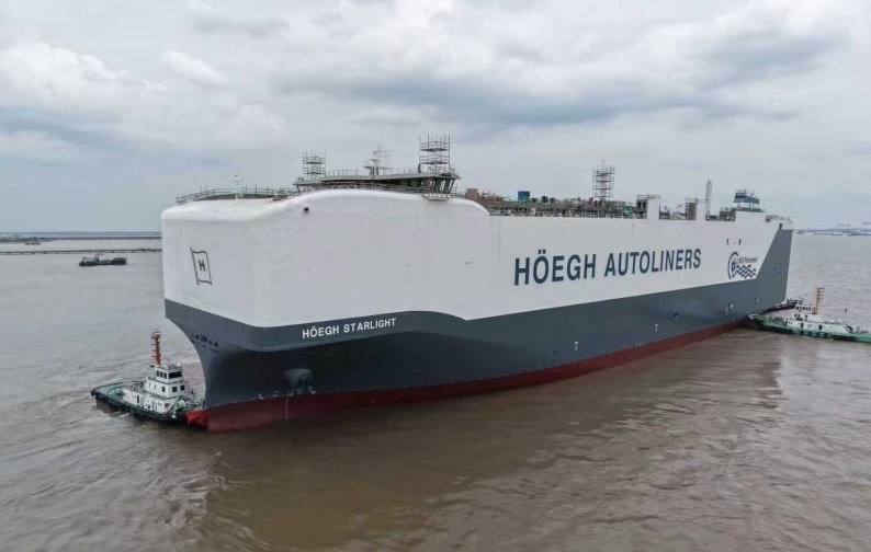 Hartmann Group ve Heidelberg Materials Northern Europe’un Norveç kıyı taşımacılığı için devreye alacağı metanol yakıtlı çimento taşıyıcısının operasyonel modeli, emisyon azaltım hedefleri ve yeşil denizcilik stratejisine etkilerinin detaylı özeti