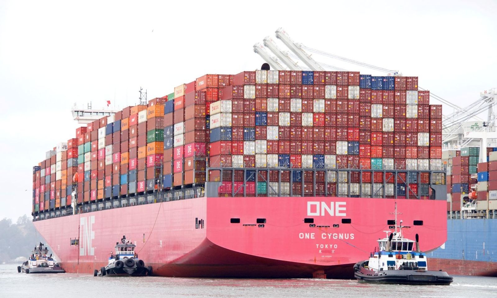 Ocean Network Express, güvenlik riskleri nedeniyle askıya aldığı Kızıldeniz operasyonlarına, Thailand merkezli RCL ve bölgesel ortaklarla yapılan slot charter anlaşması kapsamında kontrollü şekilde yeniden başlamayı planlıyor.