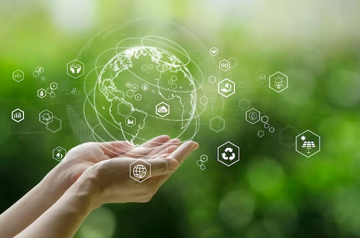 Linerless (astar­sız) etiket teknolojisi, üretim ve depo operasyonlarında atıkları azaltarak, maliyetleri düşürerek ve etiketleme verimliliğini artırarak şirketlere çevresel, ekonomik ve operasyonel faydalar sağlıyor. Peak Technologies ve Honeywell’in öncülük ettiği bu sistem, sürdürülebilir lojistik çözümlerinde yeni standart haline geliyor.