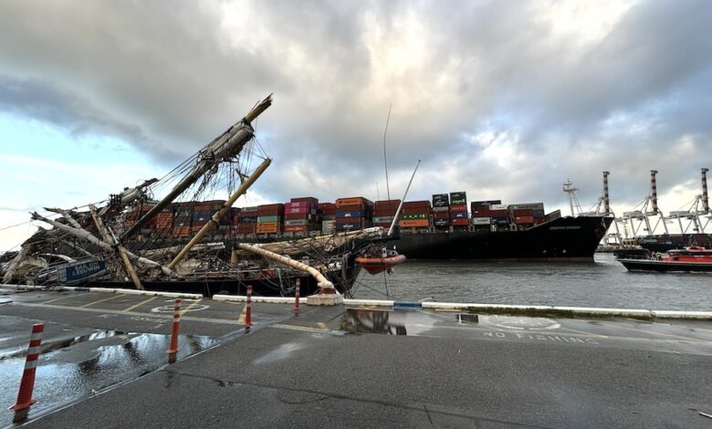 Avustralya Ulaşım Güvenliği Bürosu (ATSB), Maersk Shekou adlı konteyner gemisinin Fremantle Limanı’nda yelkenli Leeuwin II ile çarpışmasına ilişkin nihai raporunu yayımladı. Soruşturma, köprüüstü ekibinin zayıf koordinasyonu, iletişim eksikliği ve dikkat dağınıklığının kazada belirleyici rol oynadığını ortaya koydu.