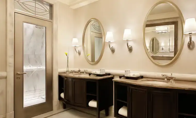 Habtoor Palace diplomat suite bathroom