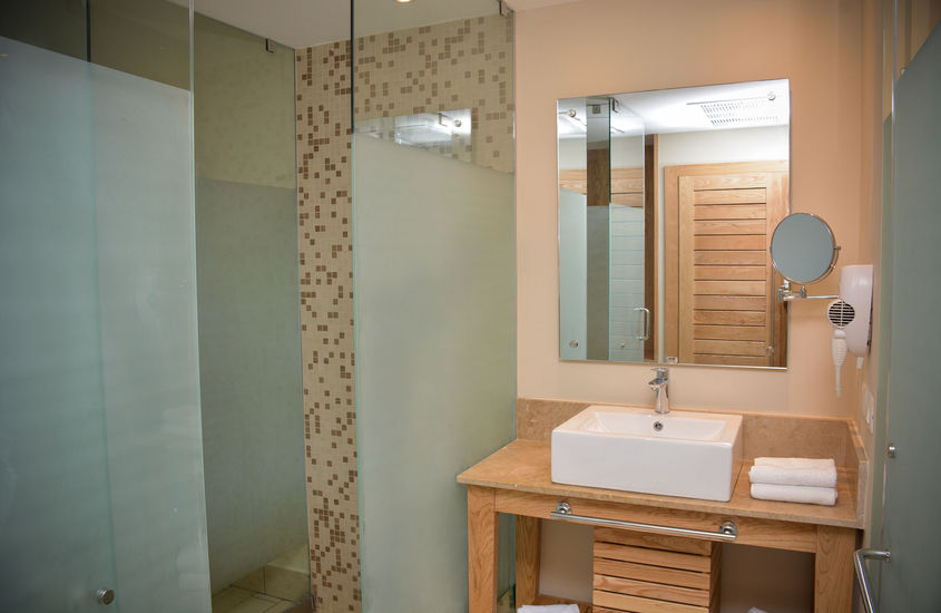 Tropical suite bathroom, modern amenities