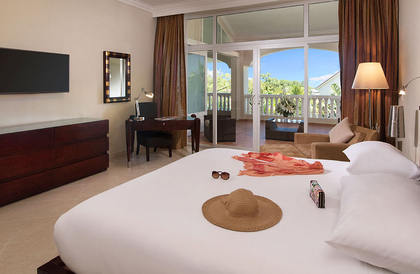Presidential Suites, bedroom with king bed