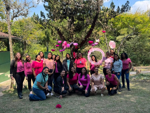 Colaboradoras da Irmãos Machado têm momento de Yoga no Espaço Conviver em comemoração ao Outubro Rosa