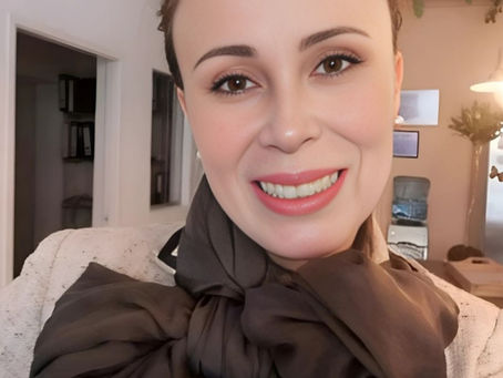 Mariluz Gallegos Zumaeta: elegância entre formas e culturas