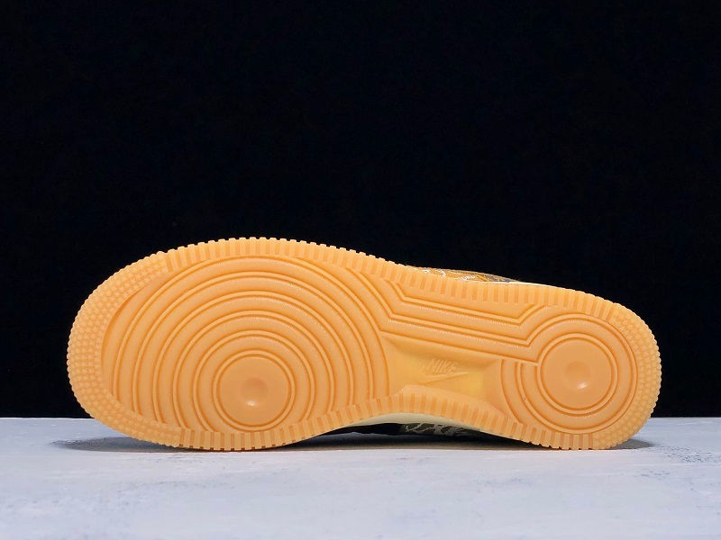 Μικρογραφία: NIKE AIR FORCE 1 '07 X TRAVIS SCOTT