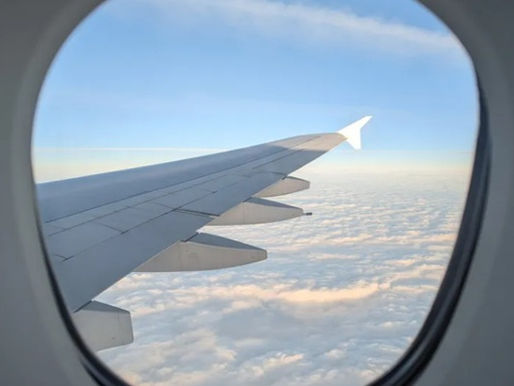 Passageiro "indisciplinado" aciona saída de emergência e atrasa voo no RS