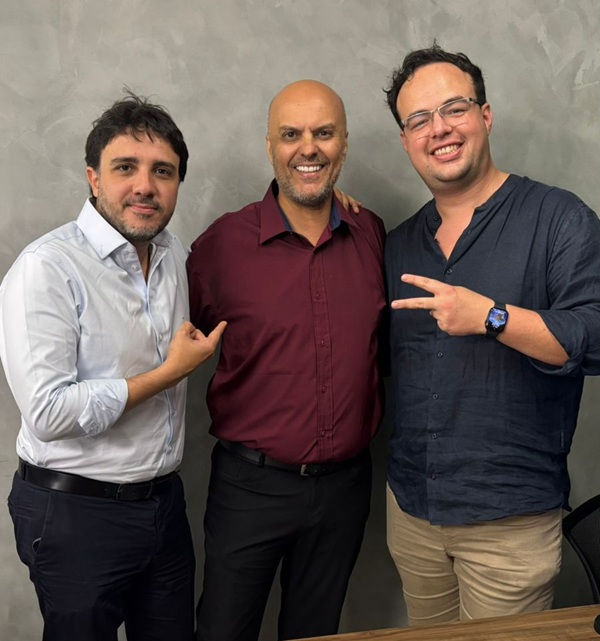 Renan Santos, ao centro Marcio Nolasco e Luiz França