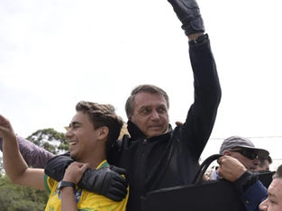 Uso de celular com Bolsonaro abre margem para Nikolas responder processo na Justiça