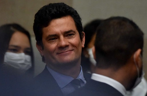 Grupo jurídico endossa suspeitas de Lula sobre Moro e diz saber o que ex-juiz 'fez no verão passado'