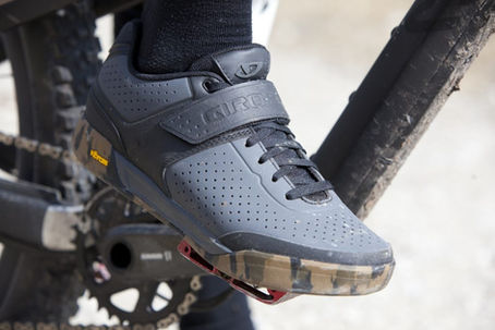 SAPATILHA GIRO CHAMBER II - INDICADA PARA DH E ENDURO, MODELO CHEGA AO BRASIL COM IMPORTAÇÃO ISAPA