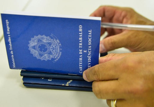 Caged: Brasil abre 180 mil vagas com carteira assinada em abril - Cianorte com números baixos!