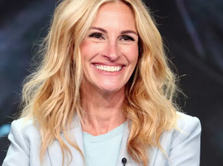 Julia Roberts 'pede ajuda' para Pitt e Clooney após fracasso de bilheteria