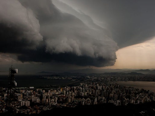Inmet emite alerta vermelho para tempestade no Sul do País