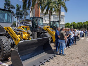Pás carregadeiras fortalecem agricultura cianortense